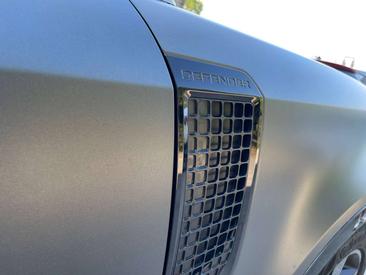 Land Rover Defender 110 P400e — photo 28