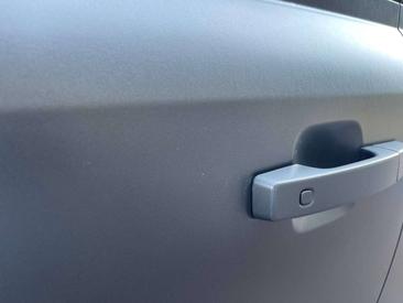 Land Rover Defender 110 P400e — photo 33