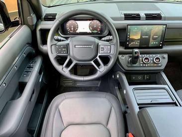 Land Rover Defender 110 P400e — photo 6
