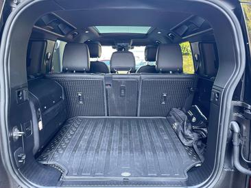 Land Rover Defender 110 P400e — photo 41
