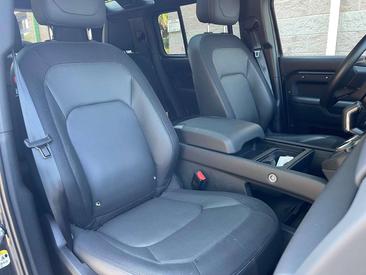 Land Rover Defender 110 P400e — photo 43
