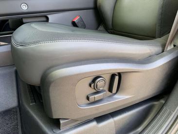 Land Rover Defender 110 P400e — photo 10
