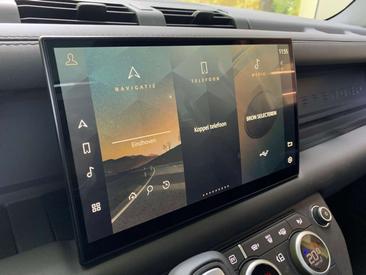 Land Rover Defender 110 P400e — photo 14