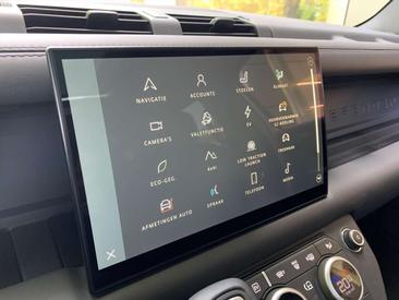 Land Rover Defender 110 P400e — photo 16