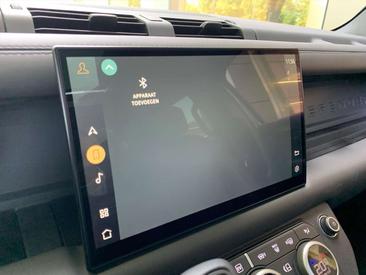 Land Rover Defender 110 P400e — photo 18