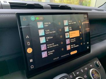 Land Rover Defender 110 P400e — photo 19