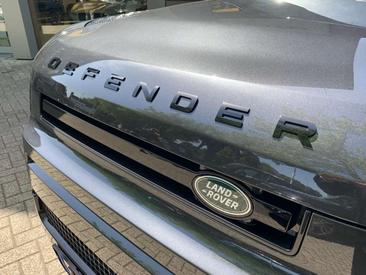 Land Rover Defender 110 P400e — photo 27