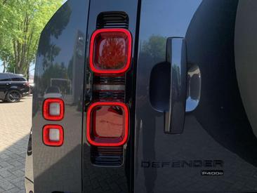 Land Rover Defender 110 P400e — photo 36