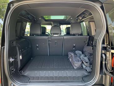 Land Rover Defender 110 P400e — photo 41