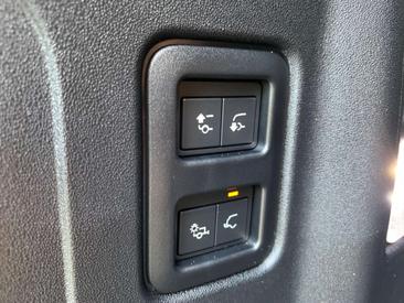 Land Rover Defender 110 P400e — photo 42
