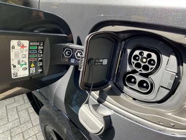 Land Rover Defender 110 P400e — photo 44