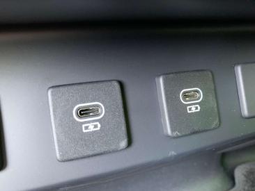Land Rover Defender 110 P400e — photo 45