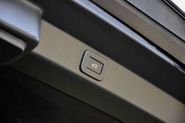 Land Rover Range Rover Sport P550e — photo 38