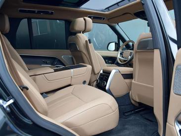 Land Rover Range Rover P550e — photo 9