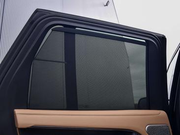 Land Rover Range Rover P550e — photo 35