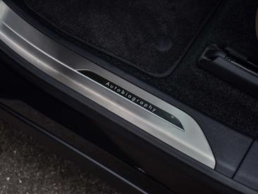 Land Rover Range Rover P550e — photo 38