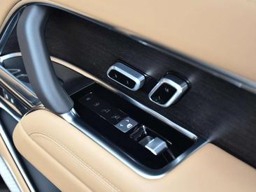 Land Rover Range Rover P550e — photo 40