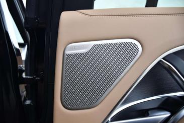 Land Rover Range Rover P550e — photo 41