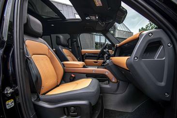 Land Rover Defender 110 P400e — photo 4