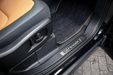 Land Rover Defender 110 P400e — photo 23