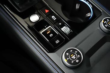 Volkswagen Touareg EHybrid — photo 24