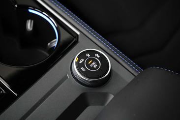 Volkswagen Touareg EHybrid — photo 25