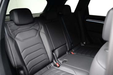 Volkswagen Touareg EHybrid — photo 30