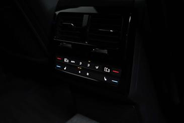 Volkswagen Touareg EHybrid — photo 31