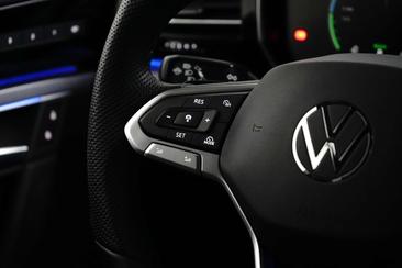 Volkswagen Touareg EHybrid — photo 34