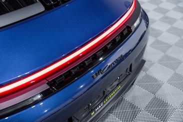Porsche 911 Cabriolet Carrera — photo 10