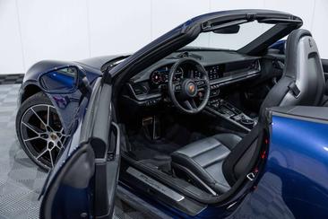 Porsche 911 Cabriolet Carrera — photo 24