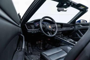 Porsche 911 Cabriolet Carrera — photo 29