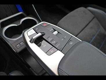 BMW IX1 EDrive20 — photo 12