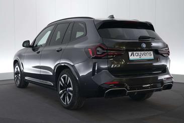 BMW iX3 — photo 9