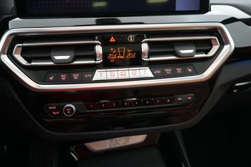 BMW iX3 — photo 30