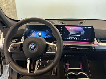 BMW IX1 EDrive20 — photo 10