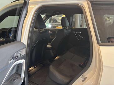 BMW IX1 EDrive20 — photo 13