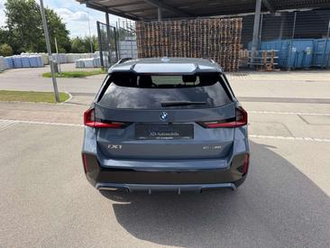 BMW IX1 EDrive20 — photo 7