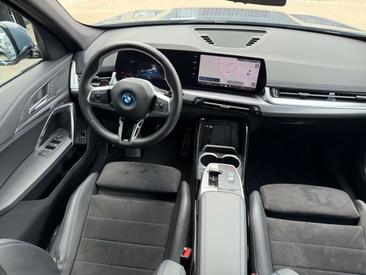 BMW IX1 EDrive20 — photo 11