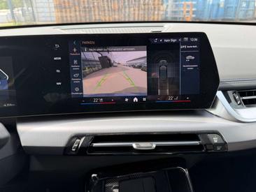 BMW IX1 EDrive20 — photo 12