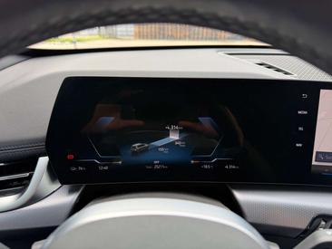 BMW IX1 EDrive20 — photo 13