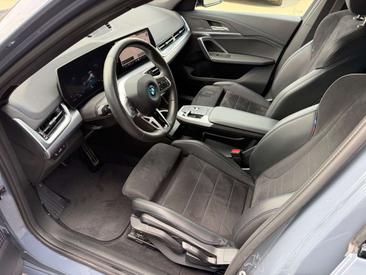 BMW IX1 EDrive20 — photo 17