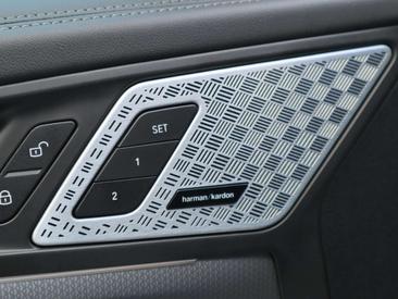 BMW IX1 XDrive30 — photo 19