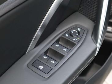 BMW IX1 XDrive30 — photo 36