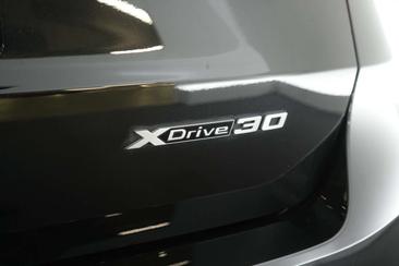 BMW IX1 XDrive30 — photo 27