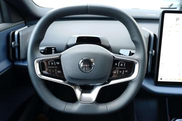 Volvo EX30 Single Motor Extended Range — photo 11