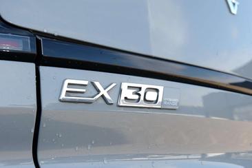 Volvo EX30 Single Motor Extended Range — photo 17