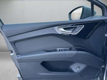 Audi 40 E-tron S Line — photo 6