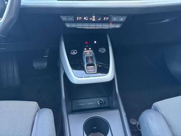Audi 40 E-tron S Line — photo 9