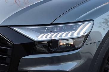 Audi Q8 50 TDI — photo 17